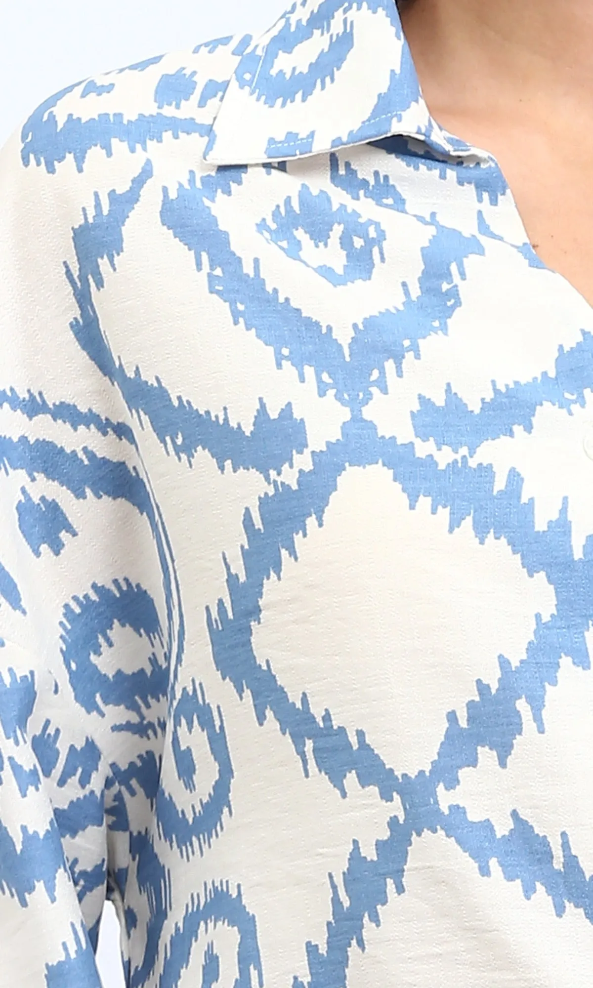 R206508 - Open V-Neck Patterned Shirt - Baby Blue & Off-White